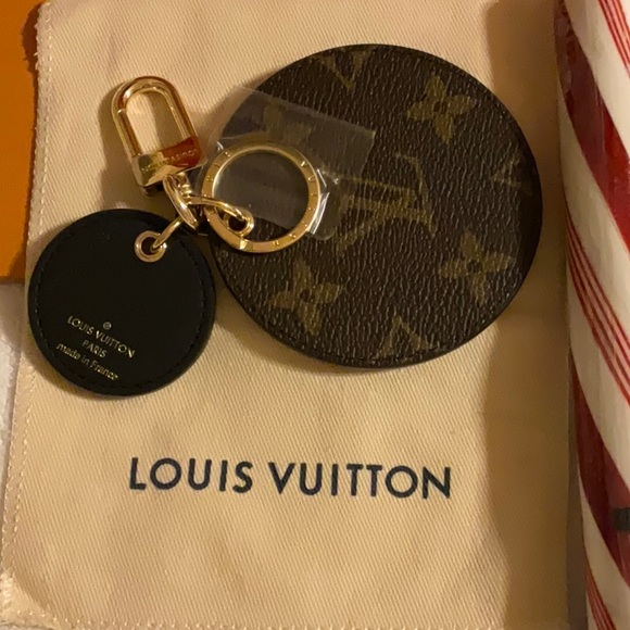 ๐ LOUIS VUITTON MONOGRAM REVERSE KEY HOLDER AND BAG CHARM ๐ - Picture 11 of 16